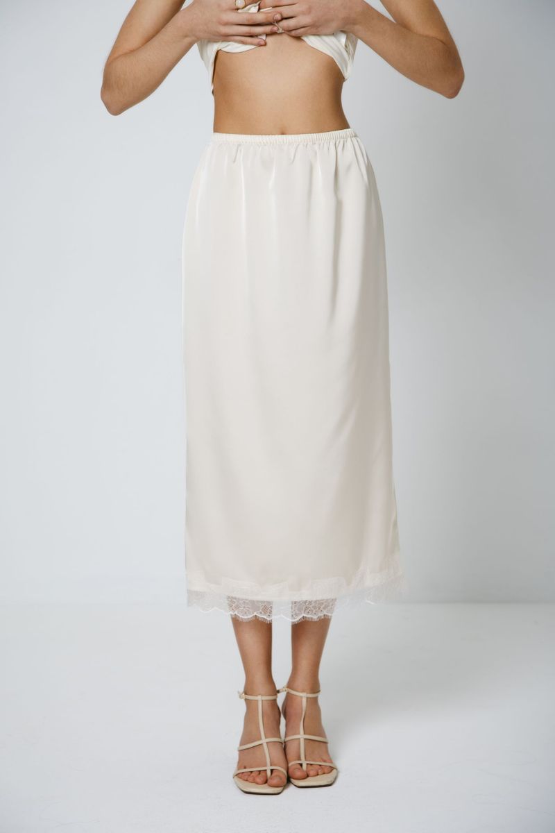 Юбка из шелка с кружевом миди кремовая