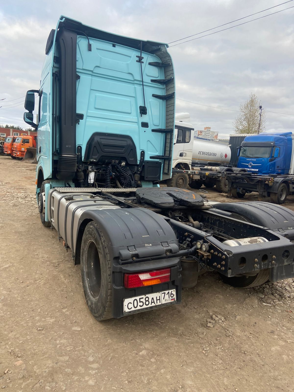 Shacman (Shaanxi) SX* 4x2 Седельный тягач SX4188YY381 (Дизельный, 12,5 л, 473 л.с., МТ)