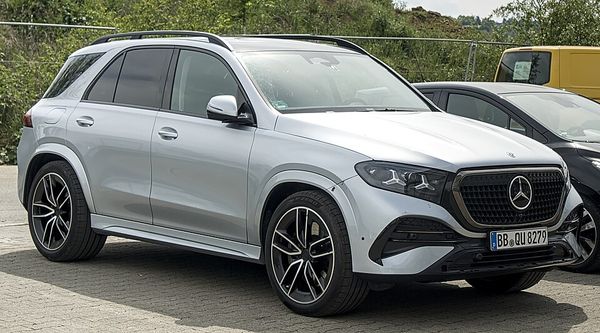 Mercedes-Benz GLE после рестайлинга: новый дизайн, MB.OS и 3000 изменений