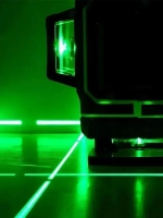 Лазерный уровень нивелир,4D/8 линий,Защита от перегрева,Супер яркий луч лазера,1 литиевая батарея емкостью 6800 мАч,Зеленый луч уровень 360 град,Водонепроницаемое пылеудаление