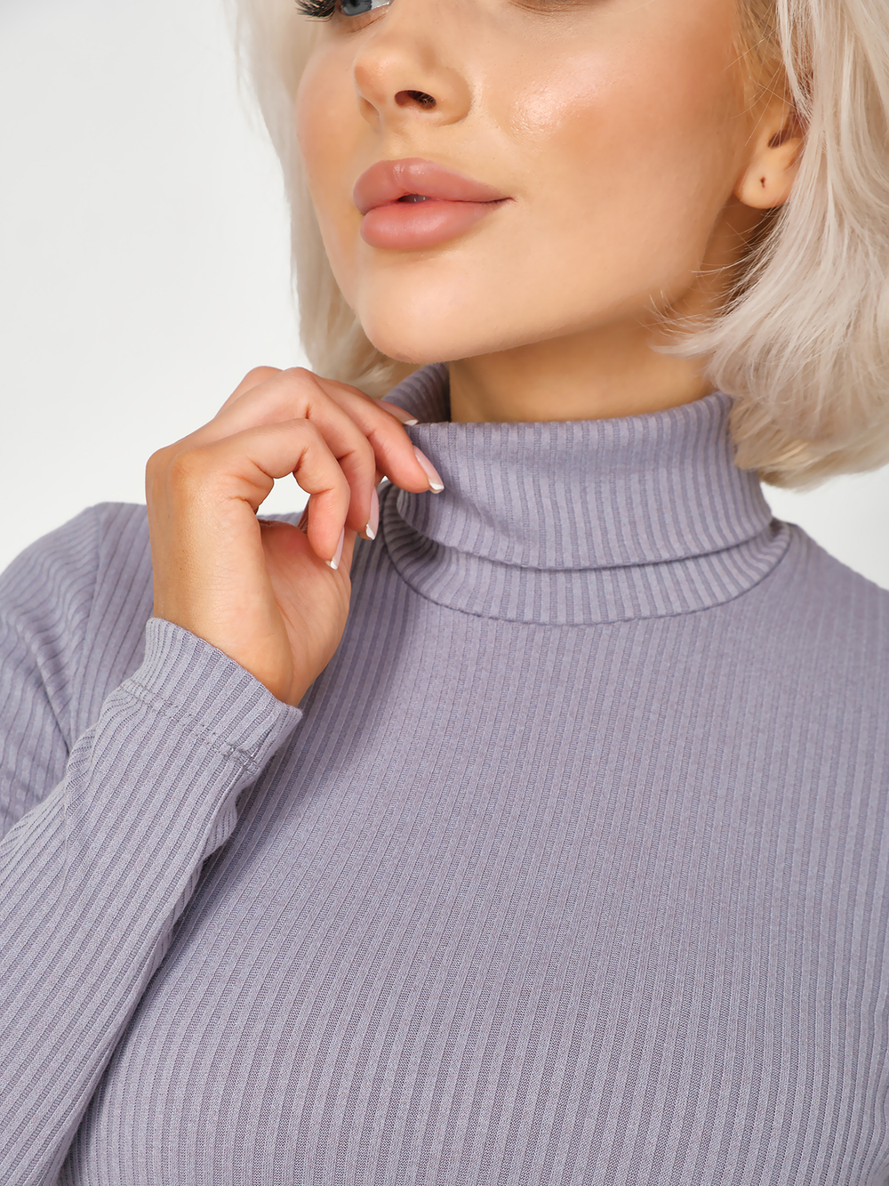 Облегающая водолазка лапша