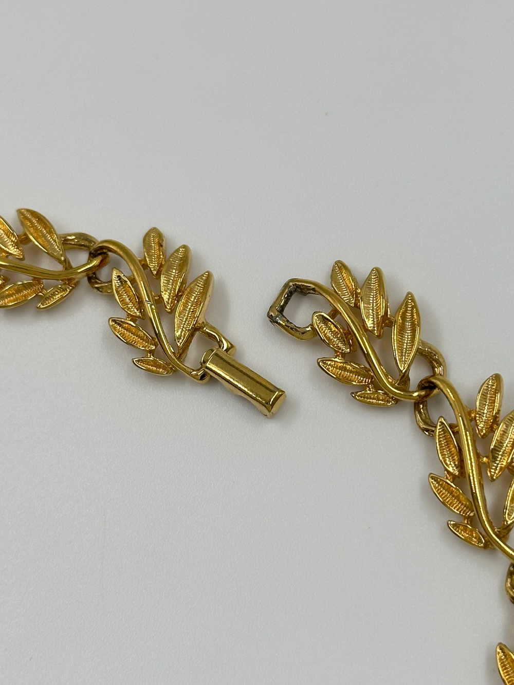 Колье Листики