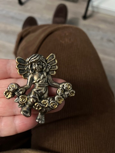 Крупная брошь ангел