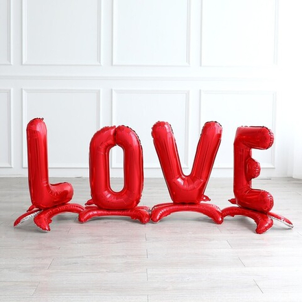 Надпись красная "Love"