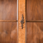 Витрина в стиле Чиппендейл