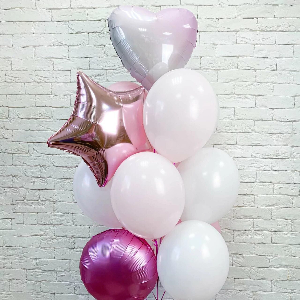 Композиция из воздушных шаров с белым сердцем и звездочкой