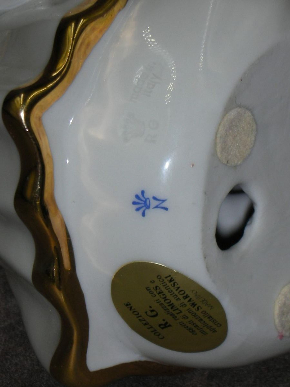 Статуэтка. Фарфор. Клоун с шаром, кристаллами Сваровски. Capodimonte. Италия