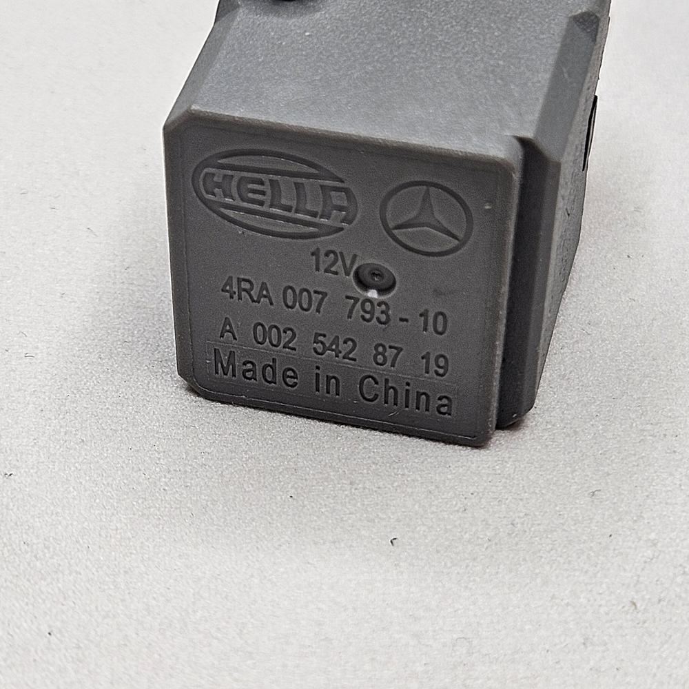 Реле компрессора пневмоподвески w166 w222 w213 s213 c238 c292 w205
