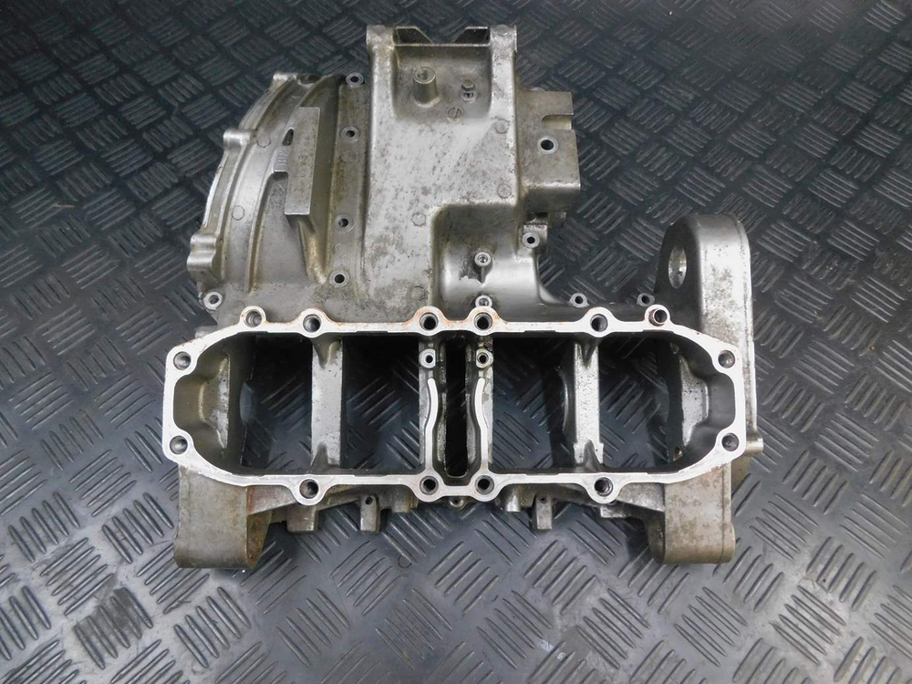 Верхняя часть картера Kawasaki ZZR 400 98 053020