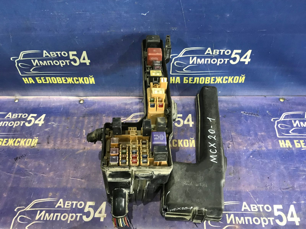 Блок предохранителей подкапотный TOYOTA PRONARD 2000