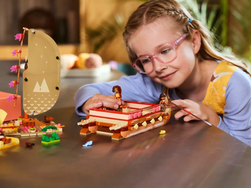 Конструктор LEGO Disney 43270 Каноэ с приключениями Моаны