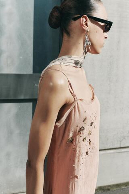 ZARA ПЛАТЬЕ АСИММЕТРИЧНОГО КРОЯ С ВЫШИВКОЙ — ZW COLLECTION, БЕЖЕВЫЙ