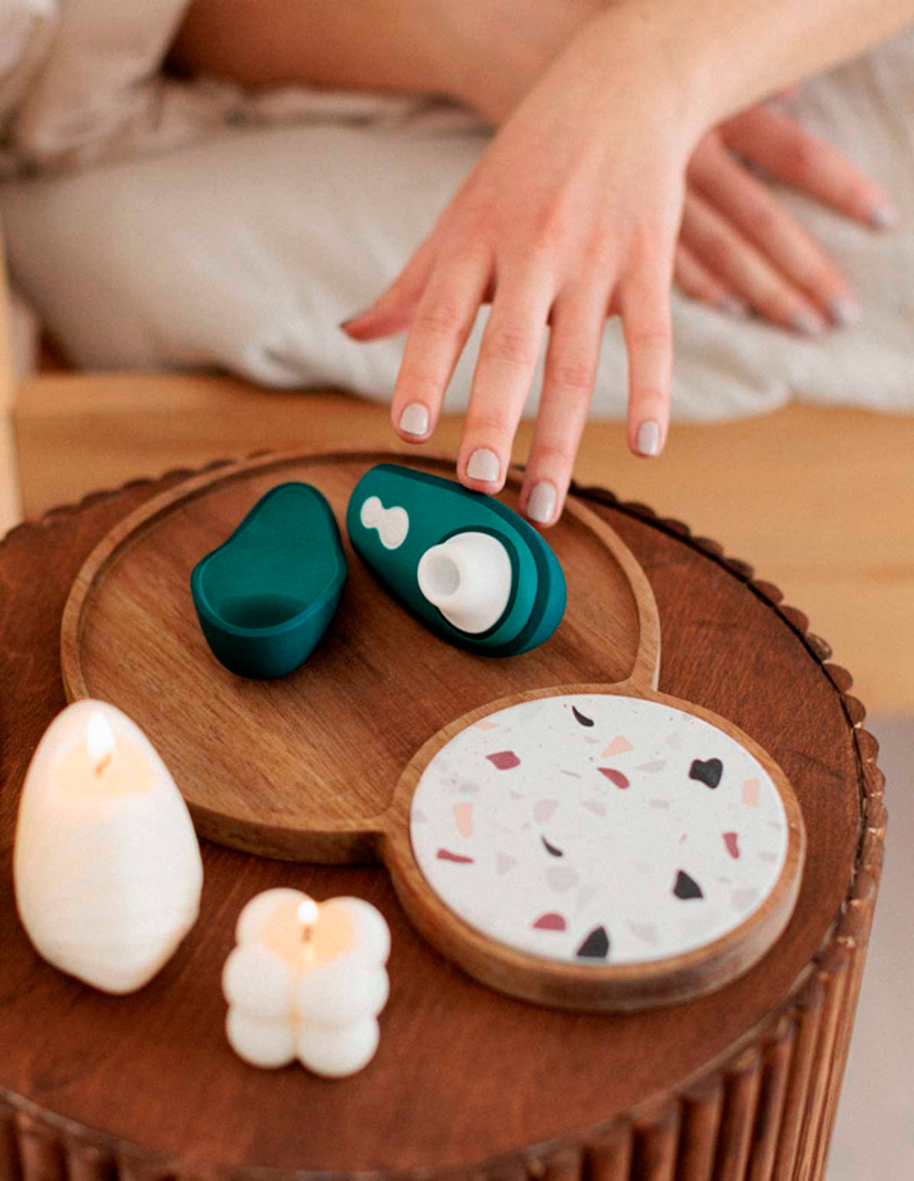 Темно-бирюзовый бесконтактный клиторальный стимулятор 10см Womanizer Liberty 2 Dark Green WZ112SG3