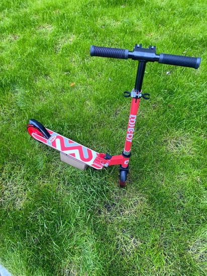 Складной двухколёсный самокат со светящимися колёсами и платформой Micar Flash 145 красный