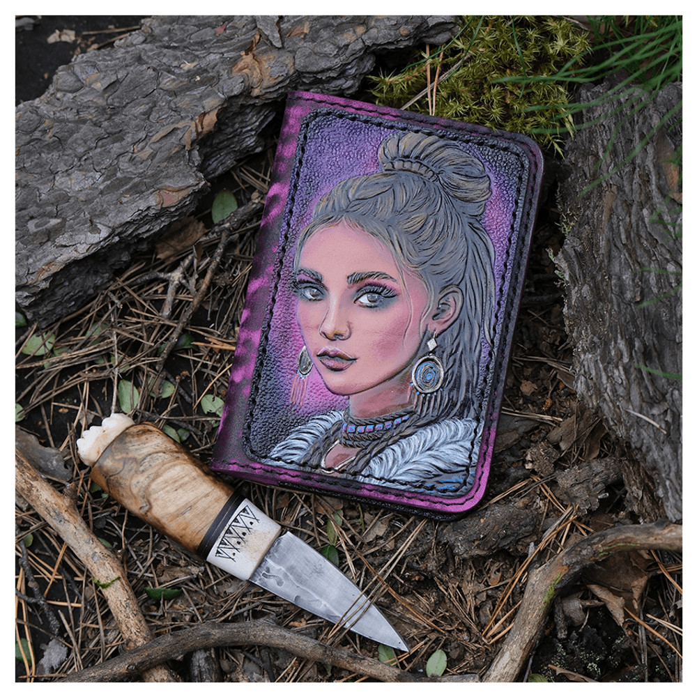 Кожаная обложка на паспорт «Шаманка»