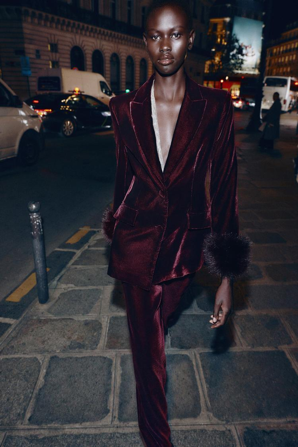 ZARA БЛЕЙЗЕР ИЗ БАРХАТА С МАНЖЕТАМИ ИЗ ИСКУССТВЕННОГО МЕХ, ГРАНАТОВЫЙА