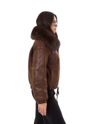 Шоколадная куртка-пуховик из эко-кожи с накладным мехом