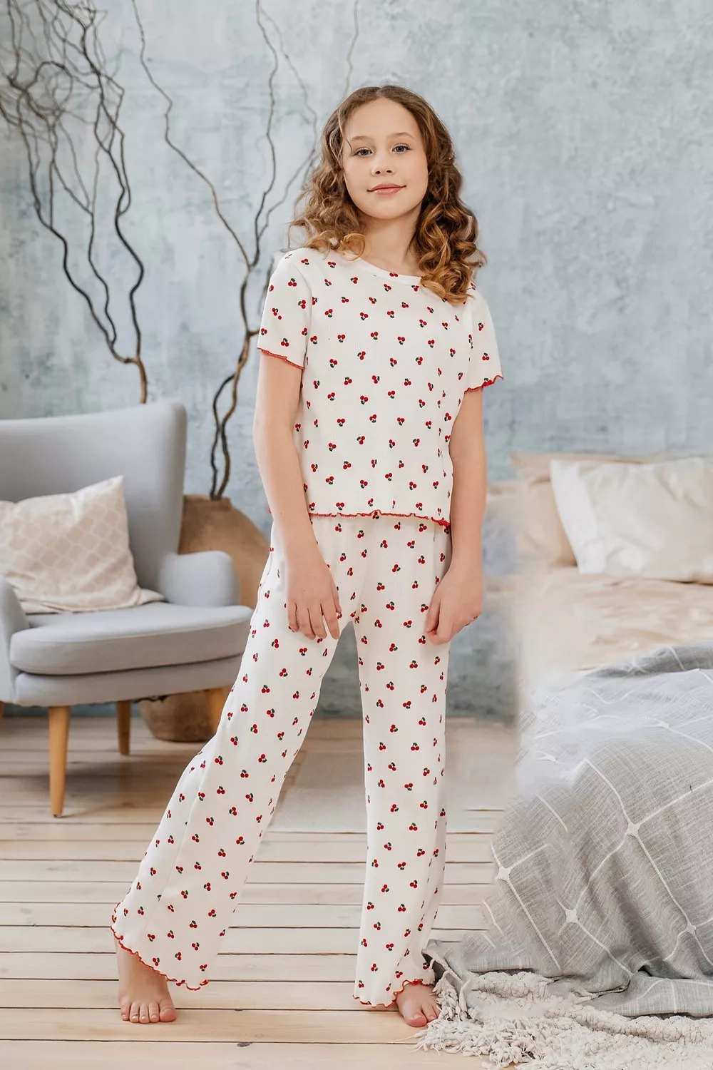 Костюм брючный "Вишни на молоке"