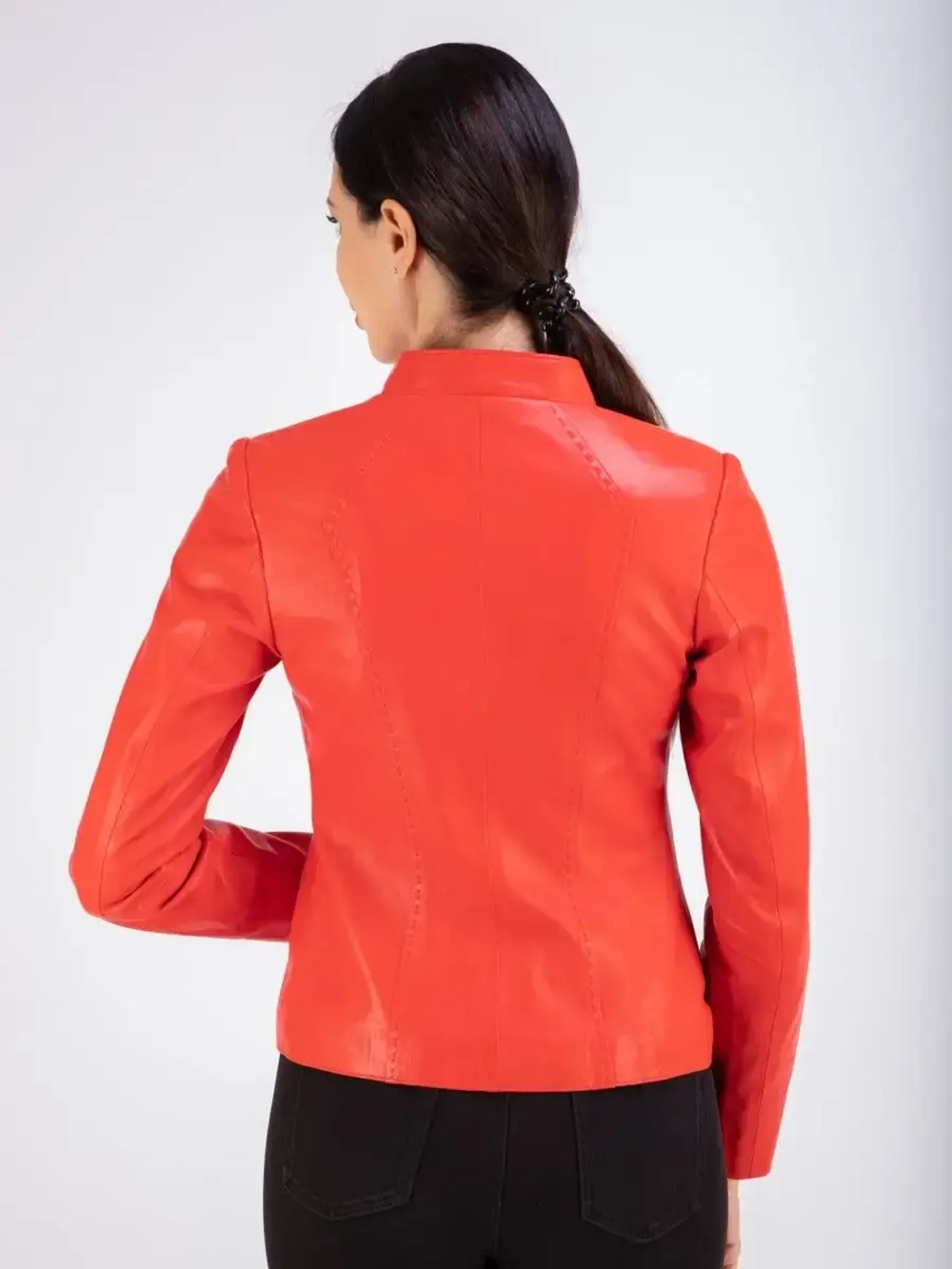 Кожаная куртка демисезонная на молнии