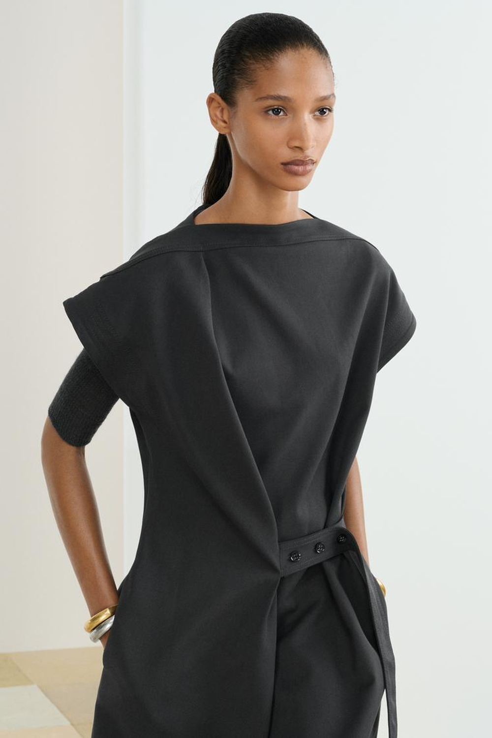 ZARA ПЛАТЬЕ МИДИ С КОРОТКИМИ РУКАВАМИ, СЕРЫЙ