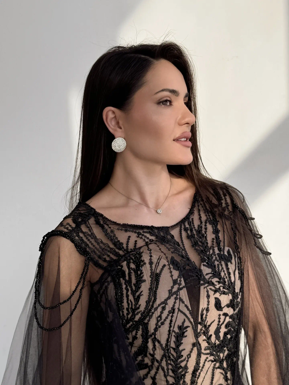 Платье с фатиновыми рукавами