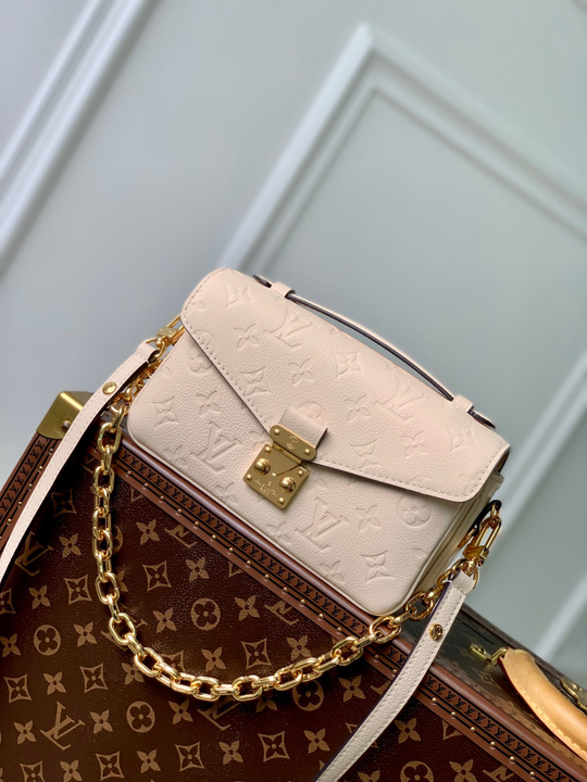 Louis Vuitton Pochette Metis East West