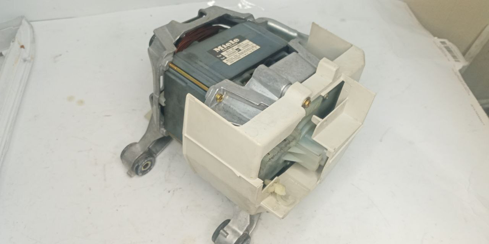 Двигатель Miele 3555999 б/у