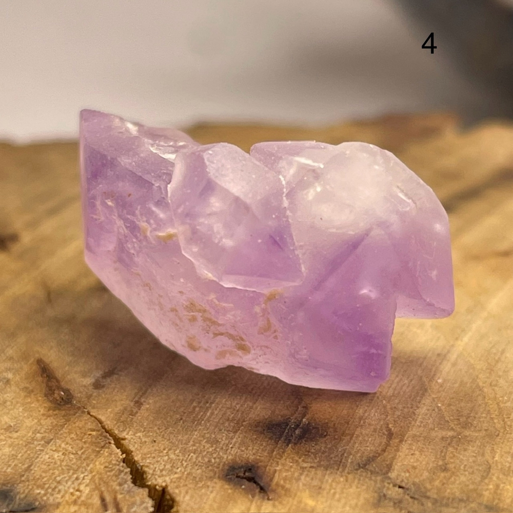 37796 Аметист необработанные кристаллы 20-26мм