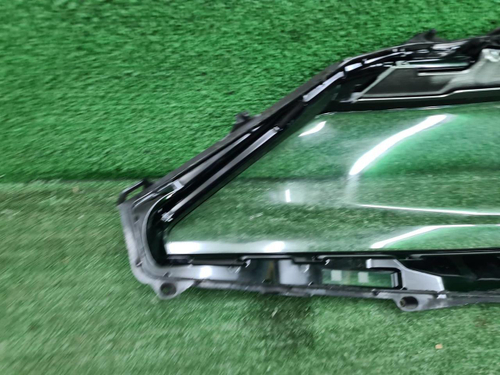 Стекло фары правое Lexus LX 3 (2015-2023)