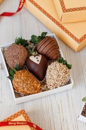 Набор клубники в шоколаде "Комплимент"