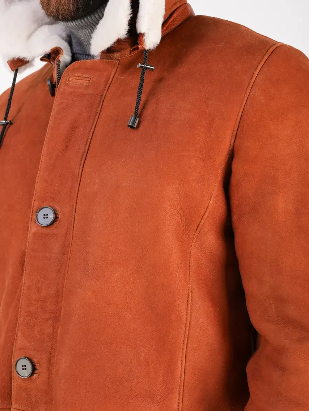 Дубленка зимняя натуральная с капюшоном