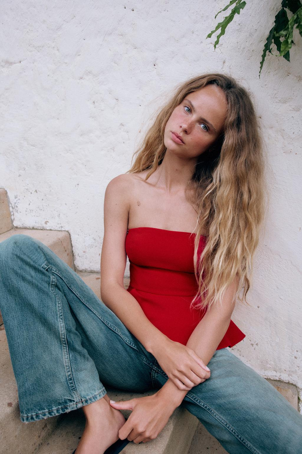 ZARA ТОП С БАСКОЙ И ОТКРЫТЫМИ ПЛЕЧАМИ, КРАСНЫЙ