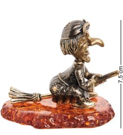 Народные промыслы AM-1911 Фигурка «Бабуся ягуся на метле» (латунь, янтарь)