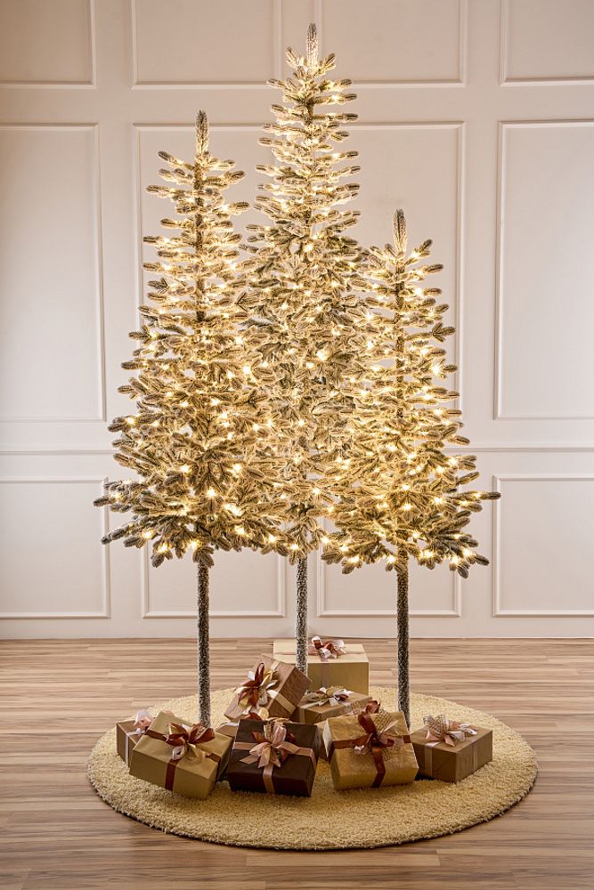 Ель искусственная с лампочкам Королева Тянь Шань