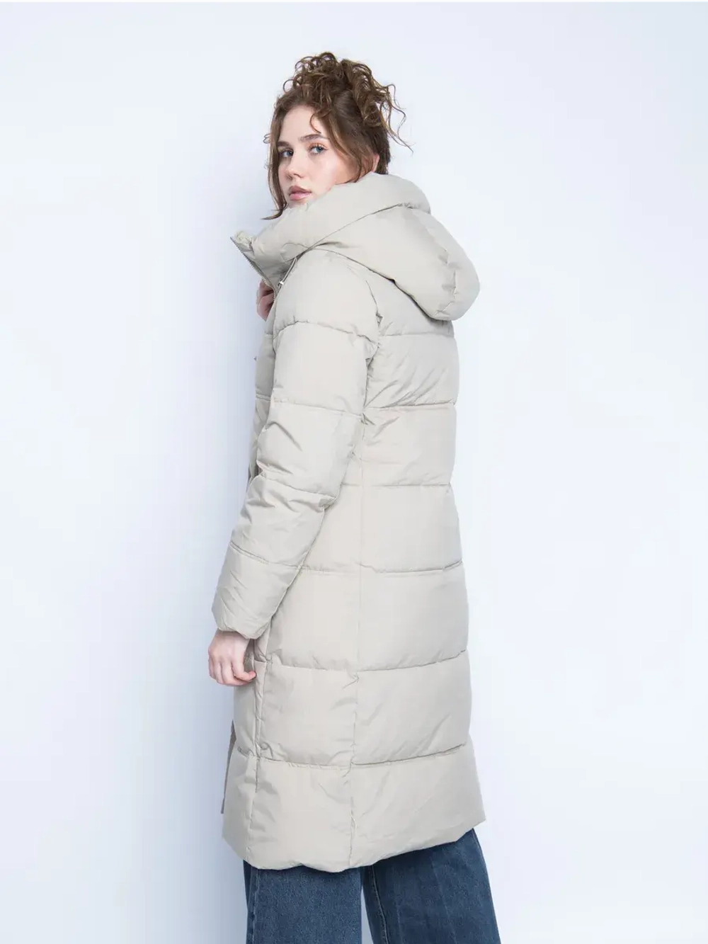 Куртка зимняя удлиненная с капюшоном