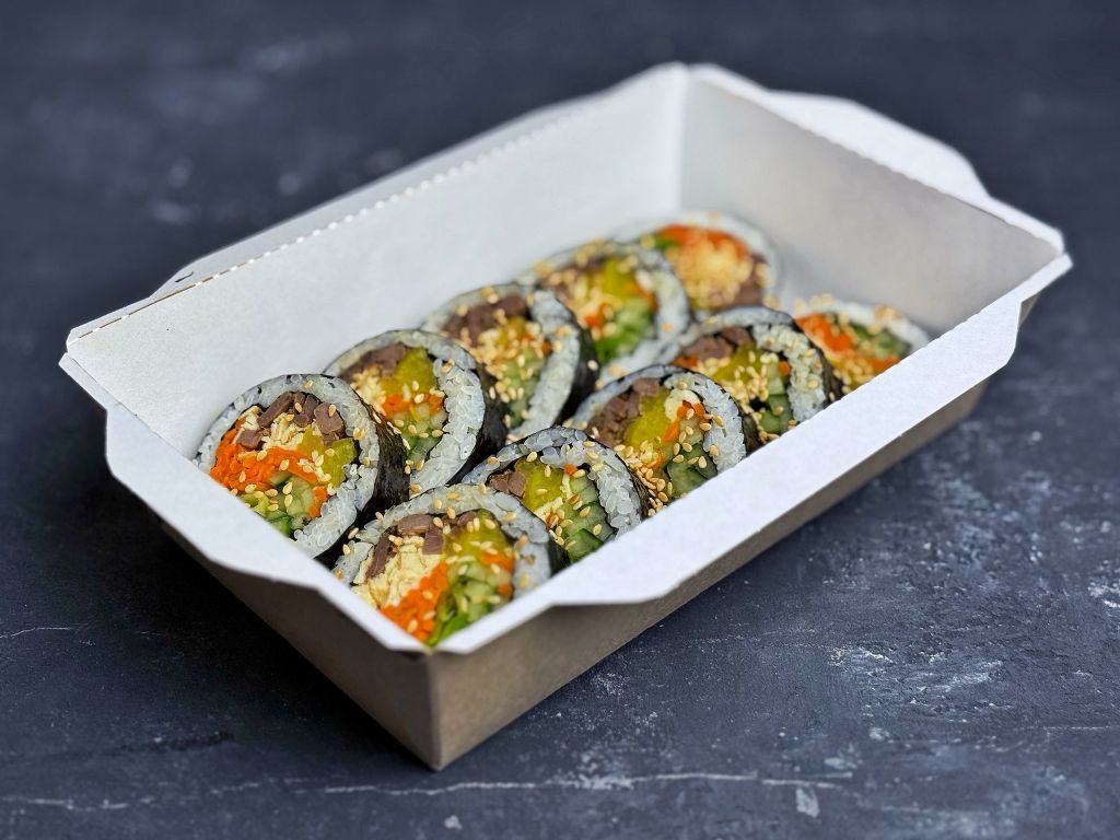 Кимпаб с говядиной и омлетом