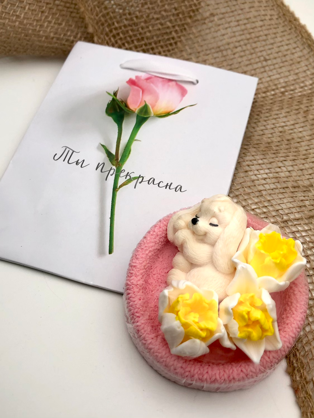 Комплект «Зайчик весенний, роуз в пакете Ты прекрасна»