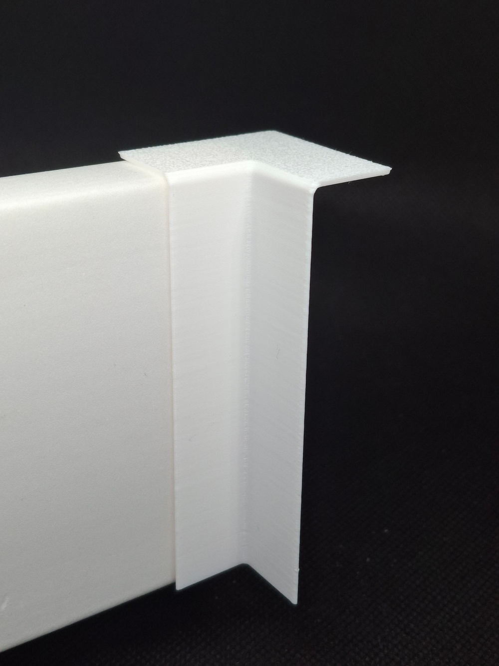 Внутренний угол для плинтуса с прямым профилем 66*13мм - 4 шт.