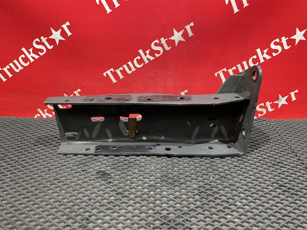 Кронштейн подножки левой