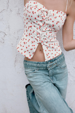 ZARA КОРСЕТНЫЙ ТОП С ПРИНТОМ КЛУБНИКА, БЕЛЫЙ/КРАСНЫЙ