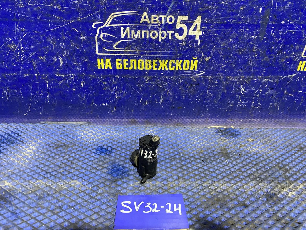 Моторчик бачка омывателя TOYOTA CAMRY 1993