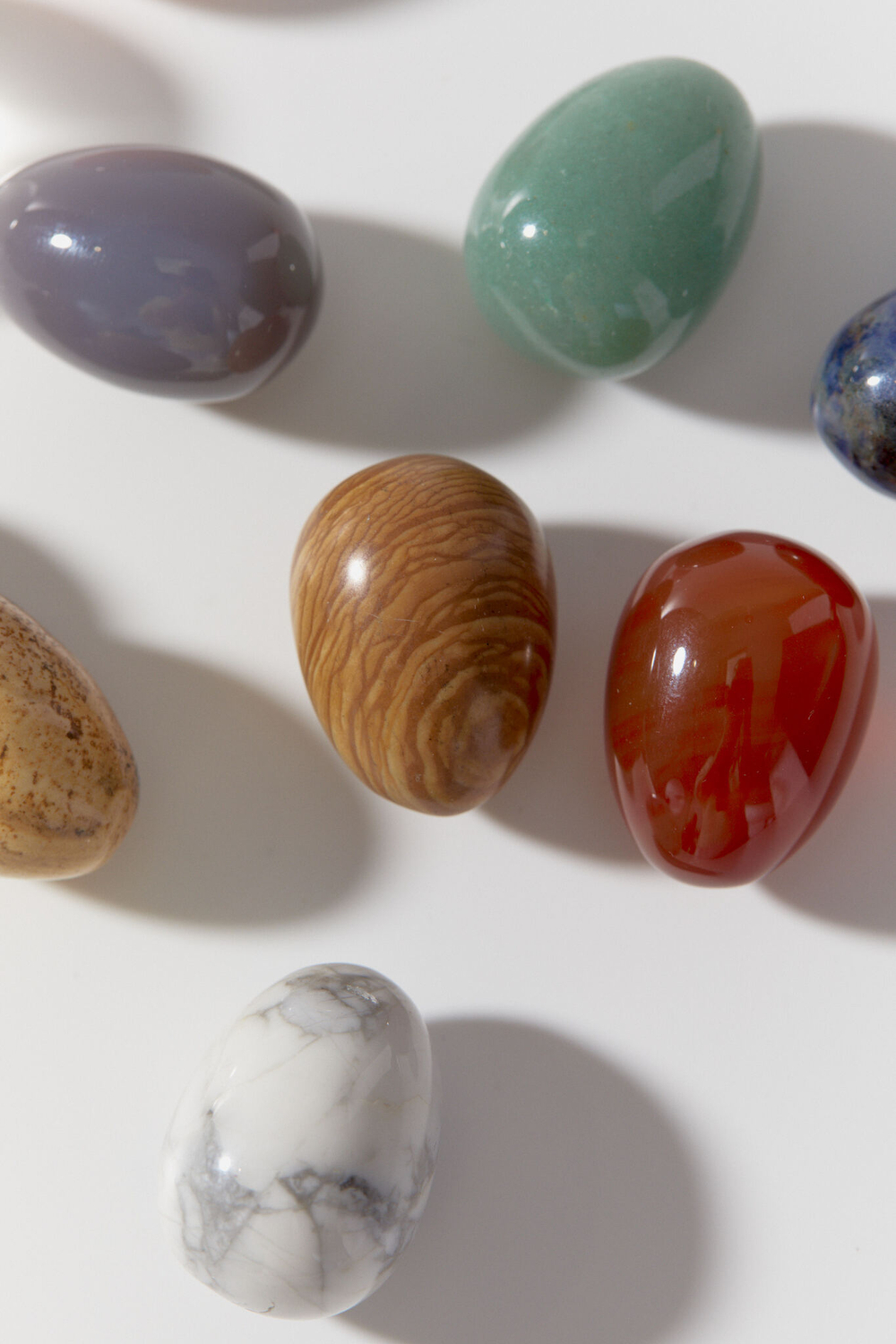 Яйцо из натурального камня маленькое