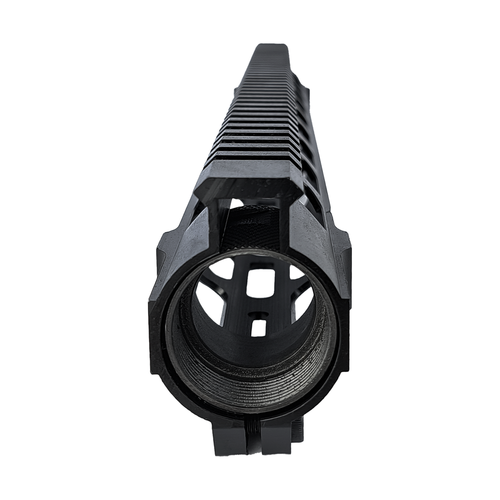 Цевье AR15 cо слотами M-LOK и рельсой Пикатинни Цевье AR15 cо слотами M-LOK и рельсой Пикатинни