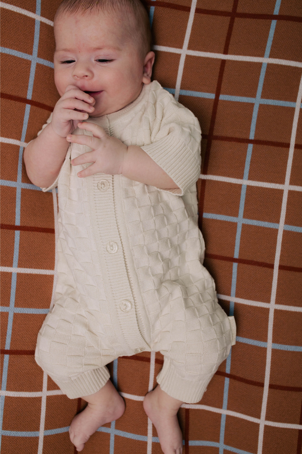 Песочник вязаный клетка, Молочный