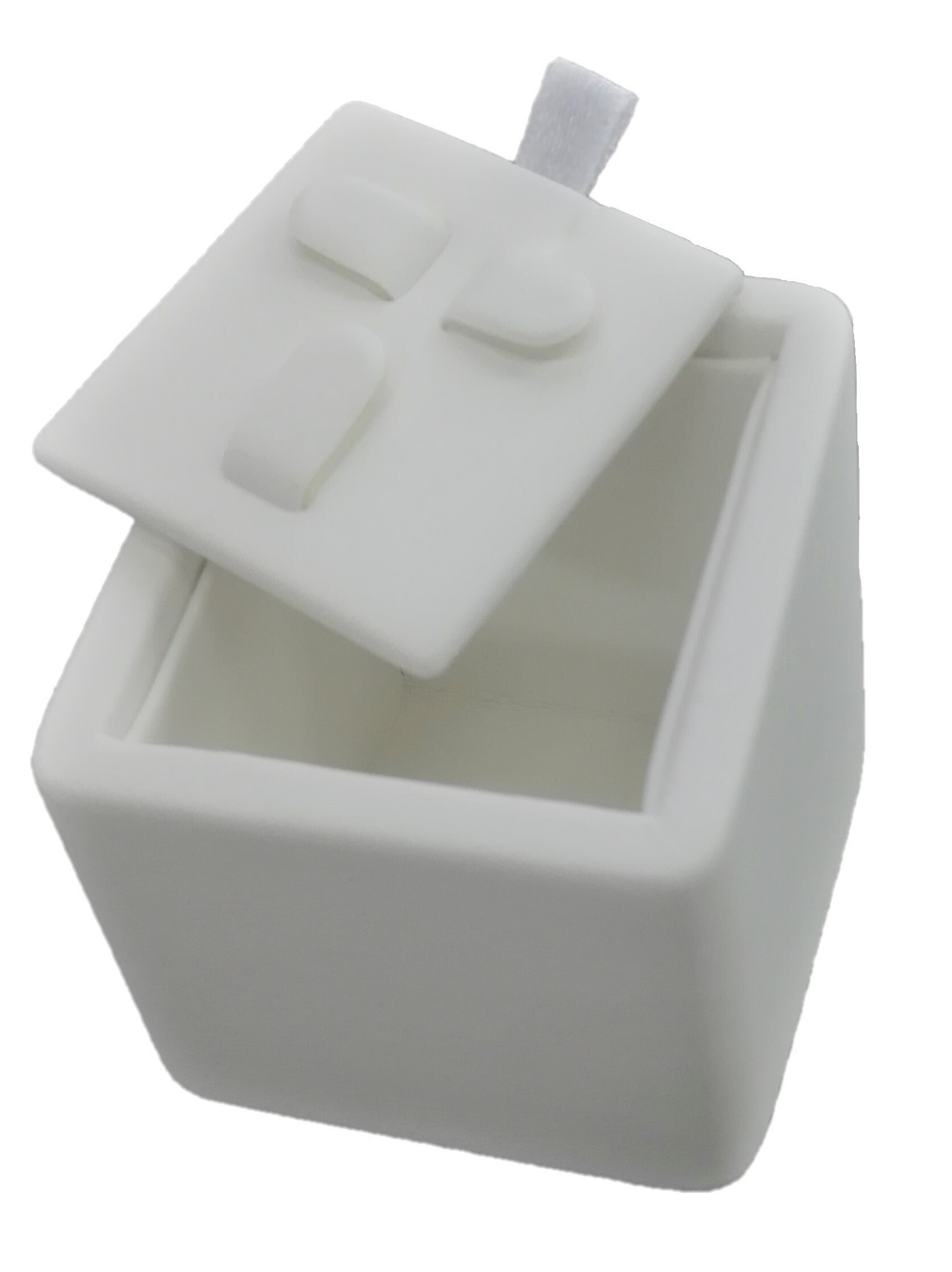 Подставка для гарнитура/кубик наклонный/выним.вкладыш/3 язычка/прорезь для нитки/петелька/Н-50 мм.