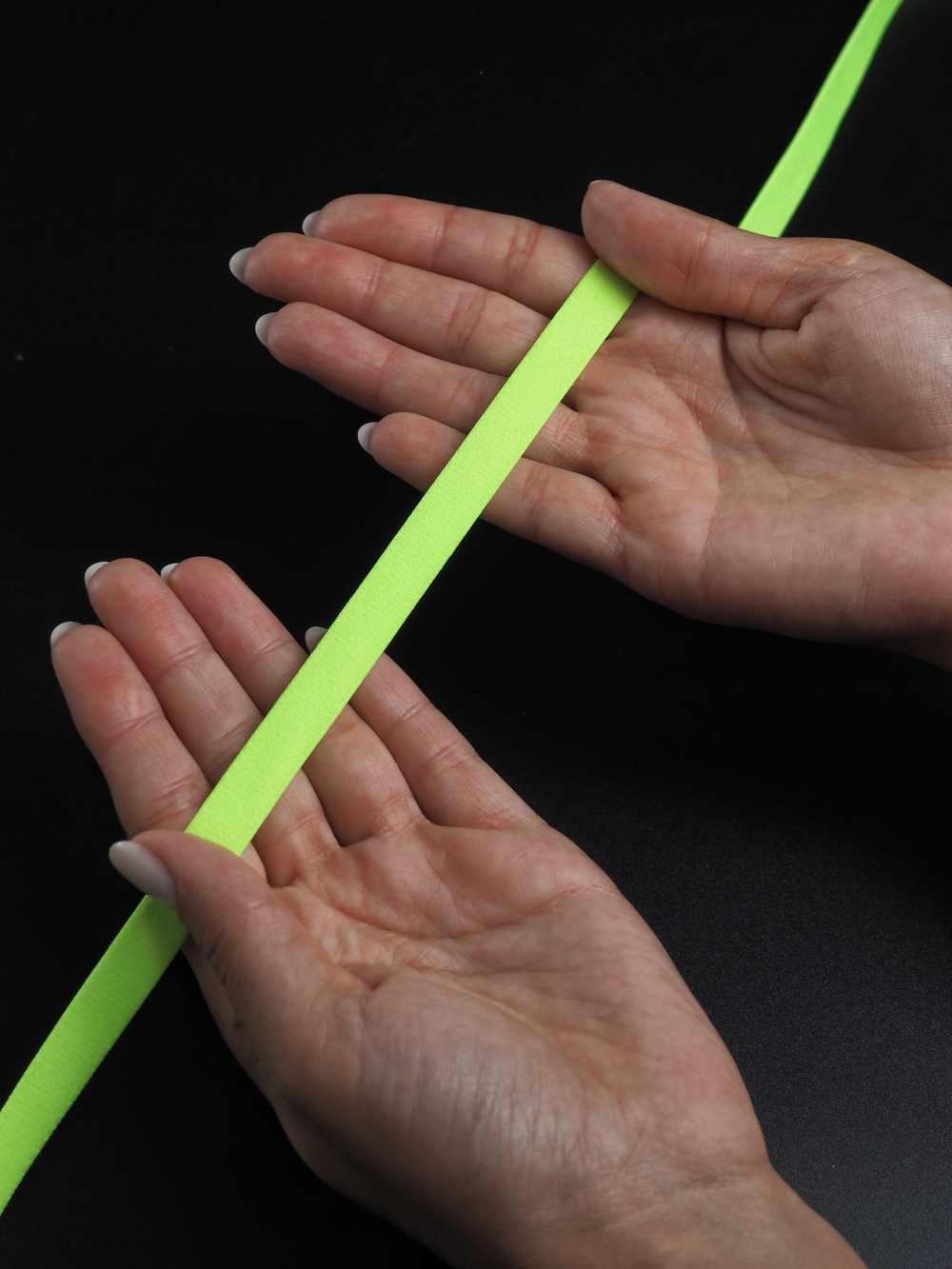 Резинка бретелечная желто-зеленая неоновая глянцевая ширина 10 мм