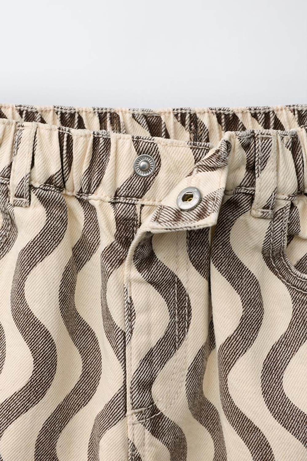 ZARA ДЖИНСЫ С ГЕОМЕТРИЧЕСКИМ ПРИНТОМ, ЭКРЮ