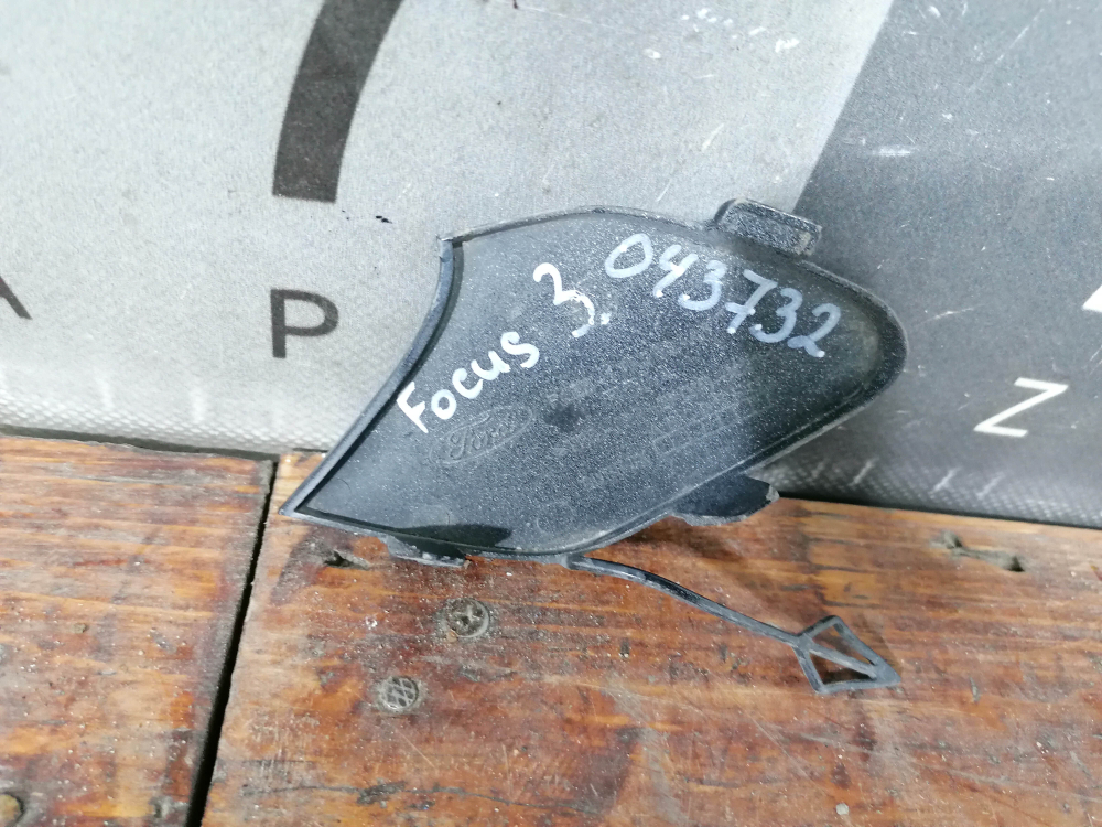Заглушка буксировочного крюка Ford Focus 3 14-19 Б/У Оригинал 1879568