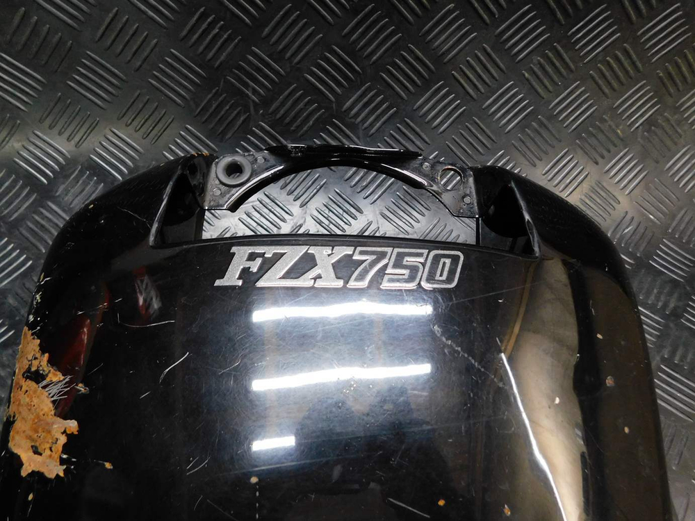 Накладка бака Yamaha FZX750 3XF.