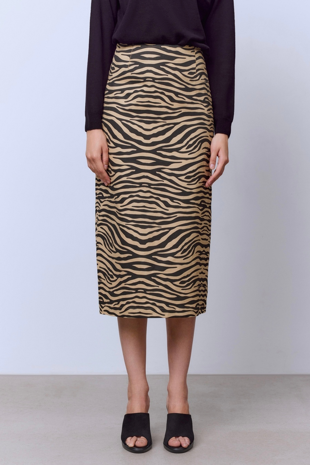 Юбка из легкого денима с анималистичным принтом